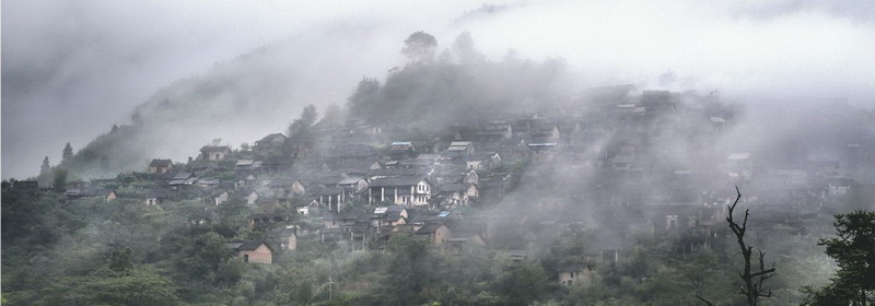9月18日,海拔830米山峰,云霧中的油嶺瑤寨。