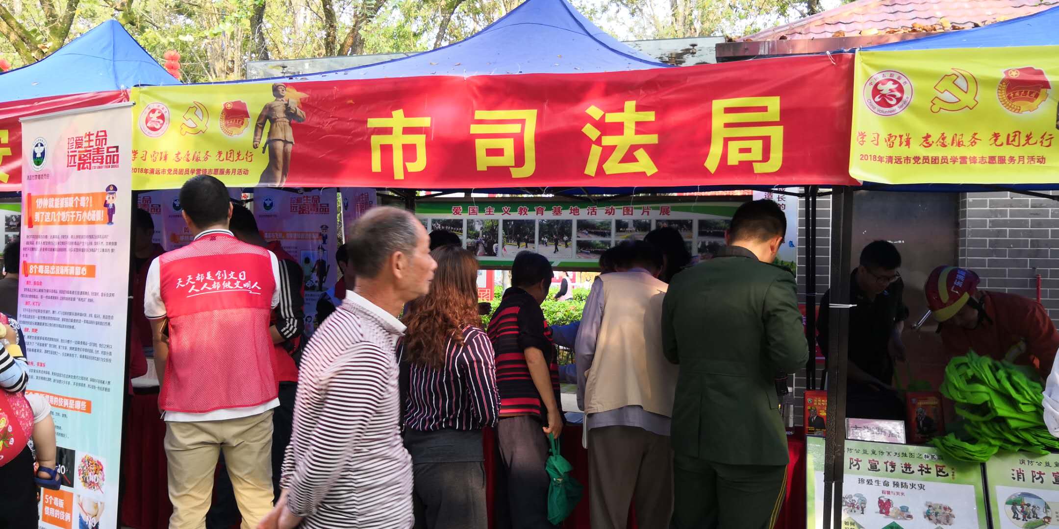 3月5日，市司法局、市委普法辦在清城區(qū)鳳城街道鳳桂園社區(qū)開展掃黑除惡、禁毒、禁賭法治宣傳活動5.jpg