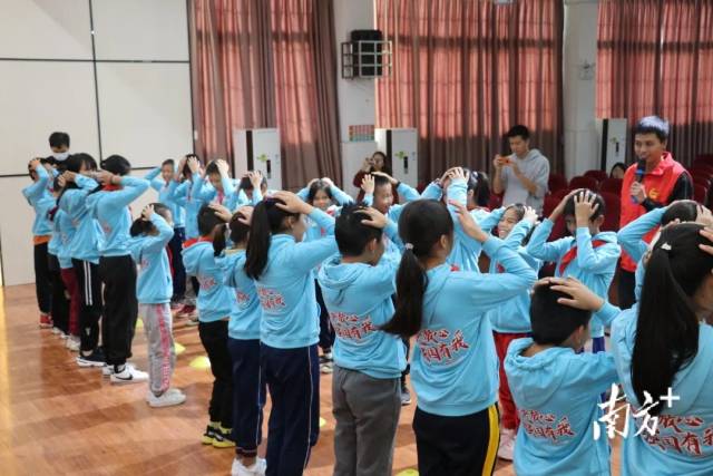 夏令營開始前，孩子們進行“破冰”活動