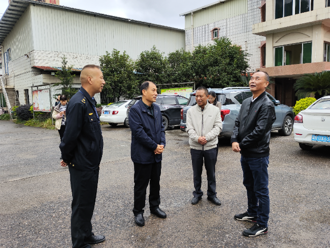 2、董和平深入企業(yè)開展食品安全“兩個(gè)責(zé)任”包保督導(dǎo).jpg